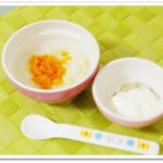 離乳食58日2回目そら豆粥にんじん乗せ