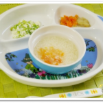 離乳食68日1回目スープそうめんトマトソース乗っけ