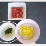 離乳食114日2回目じゃがいもマッシュほうれん草乗せ